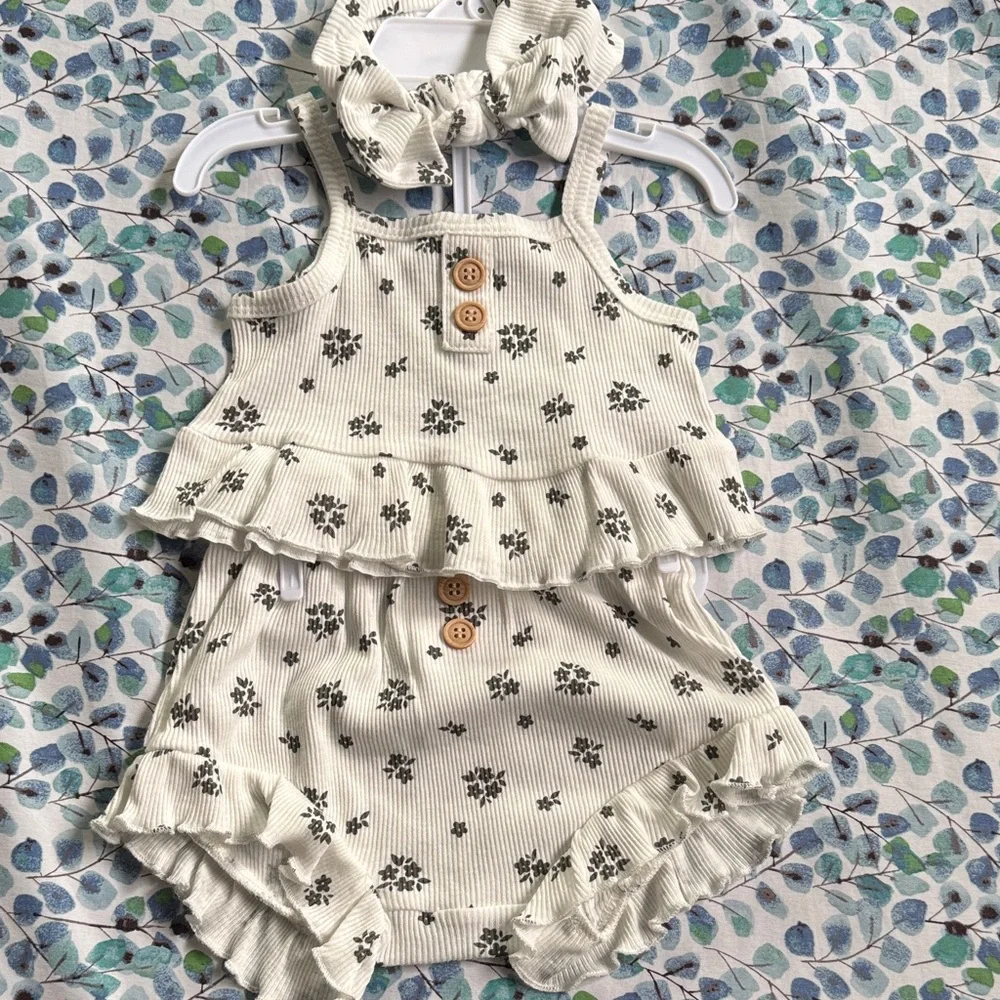 Rachel Zoe baby Outfit Set